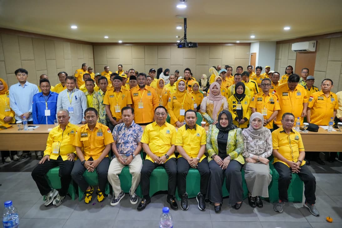 FOTO BERSAMA: Ketua DPD Golkar Kabupaten Tapin H Yamani yang juga sebagai Bupati Tapin membuka workshop Golkar dan PAN Kabupaten Tapin di Bali.