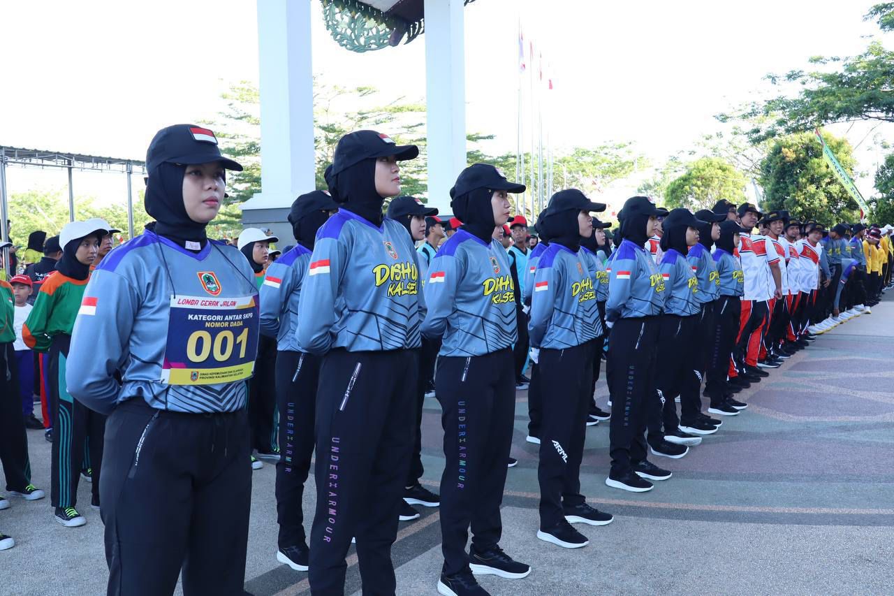 MERIAH: Kemeriahan lomba gerak jalan tahun lalu di kawasan Perkantoran Banjarbaru.