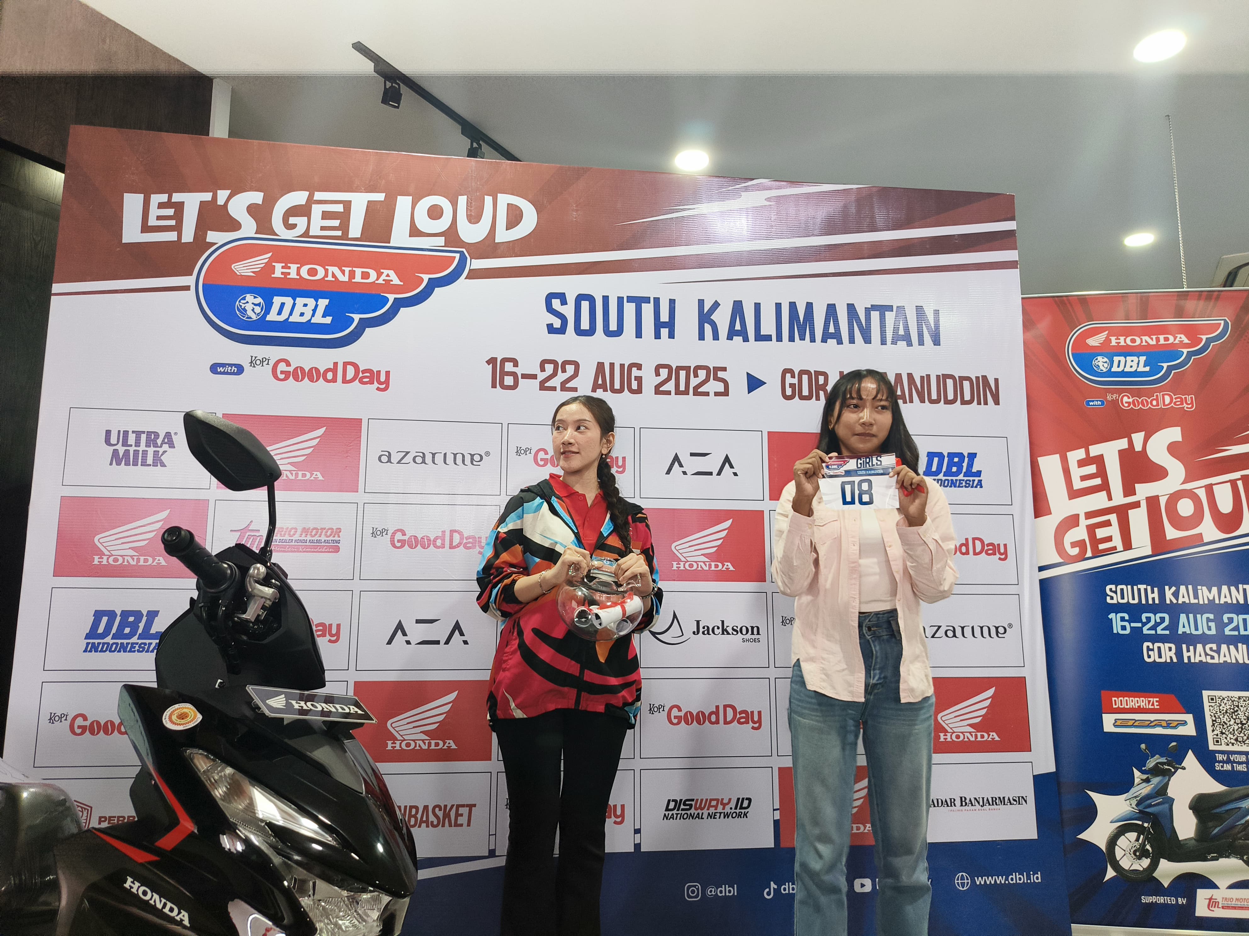 TANTANGAN BERAT:Suasana drawing kategori putri Honda DBL with Kopi Good Day 2025 South Kalimantan.
