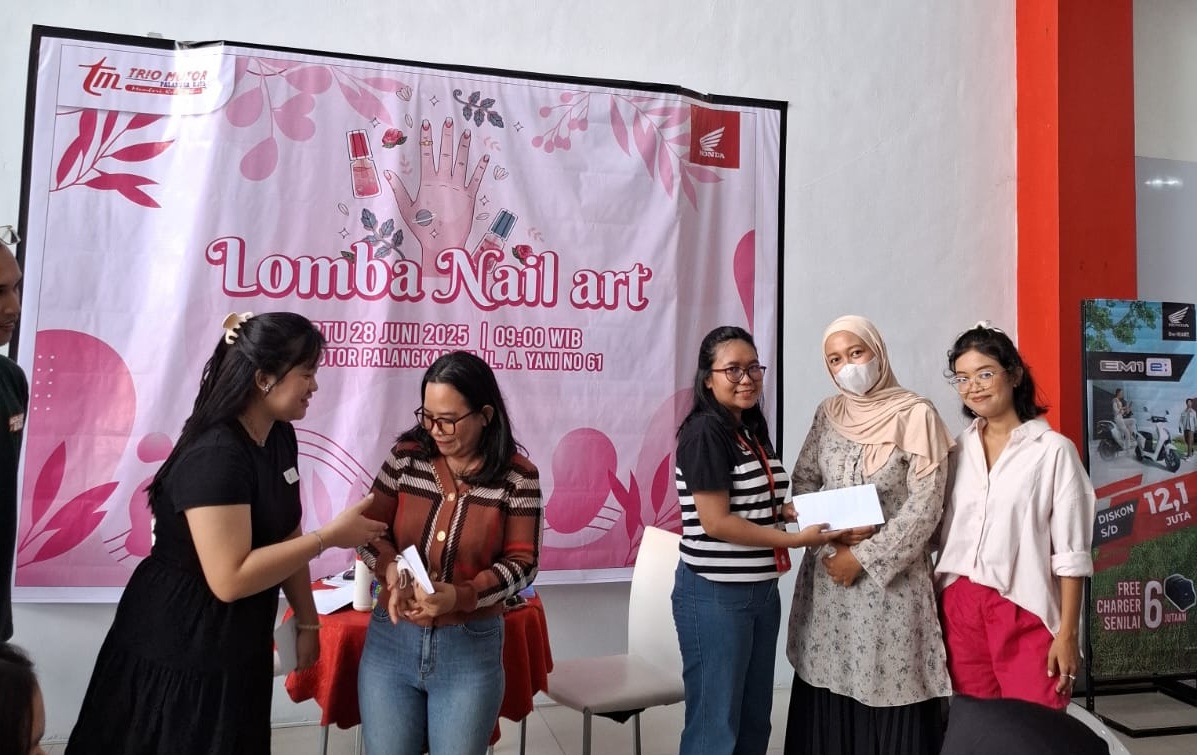 LOMBA: Kegiatan lomba Nail art yang digelar Trio Motor. (TRIO MOTOR)