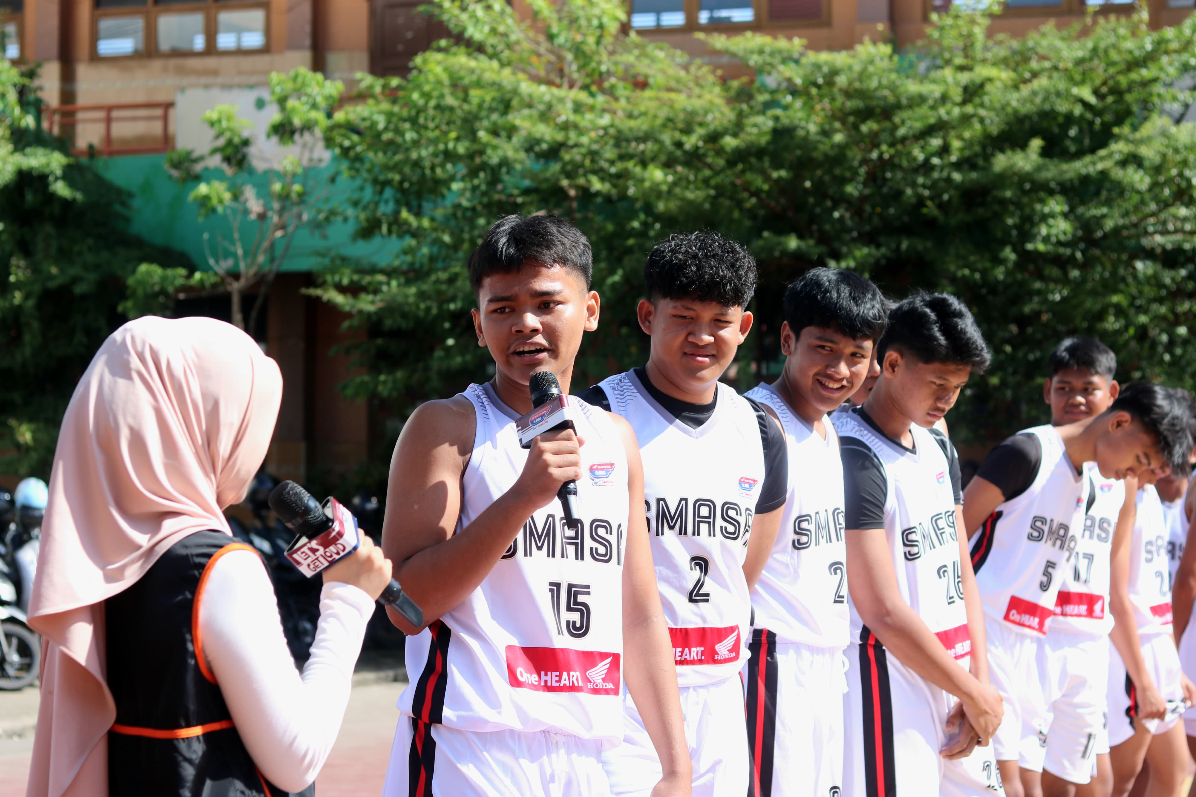 CHIT CHAT: Kapten tim basket putra Smasa, Jhanu Mandala Pradika dalam sesi tanya jawab saat Roadshow DBL Banjarmasin