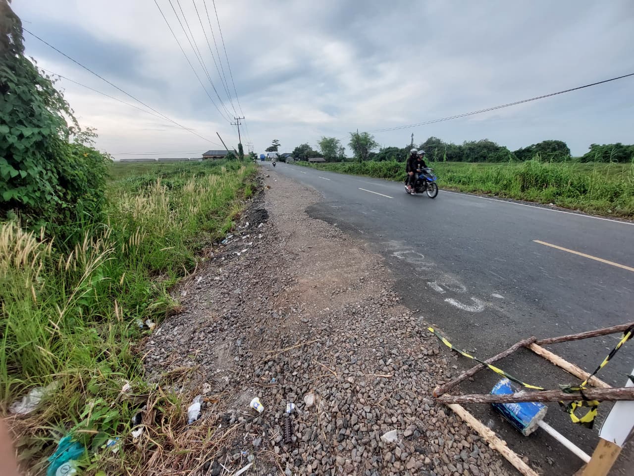 BELUM PERMANEN: Perbaikan permanen jalan Nasional di Desa Sungai Buluh terkendala anggaran.