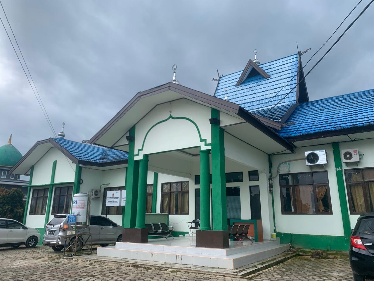 TAMPAK DEPAN: Kantor Kemenag Tanah Bumbu di Kecamatan Kusan Tengah, Tanah Bumbu. (Foto: Zulqarnain/Radar Banjarmasin)