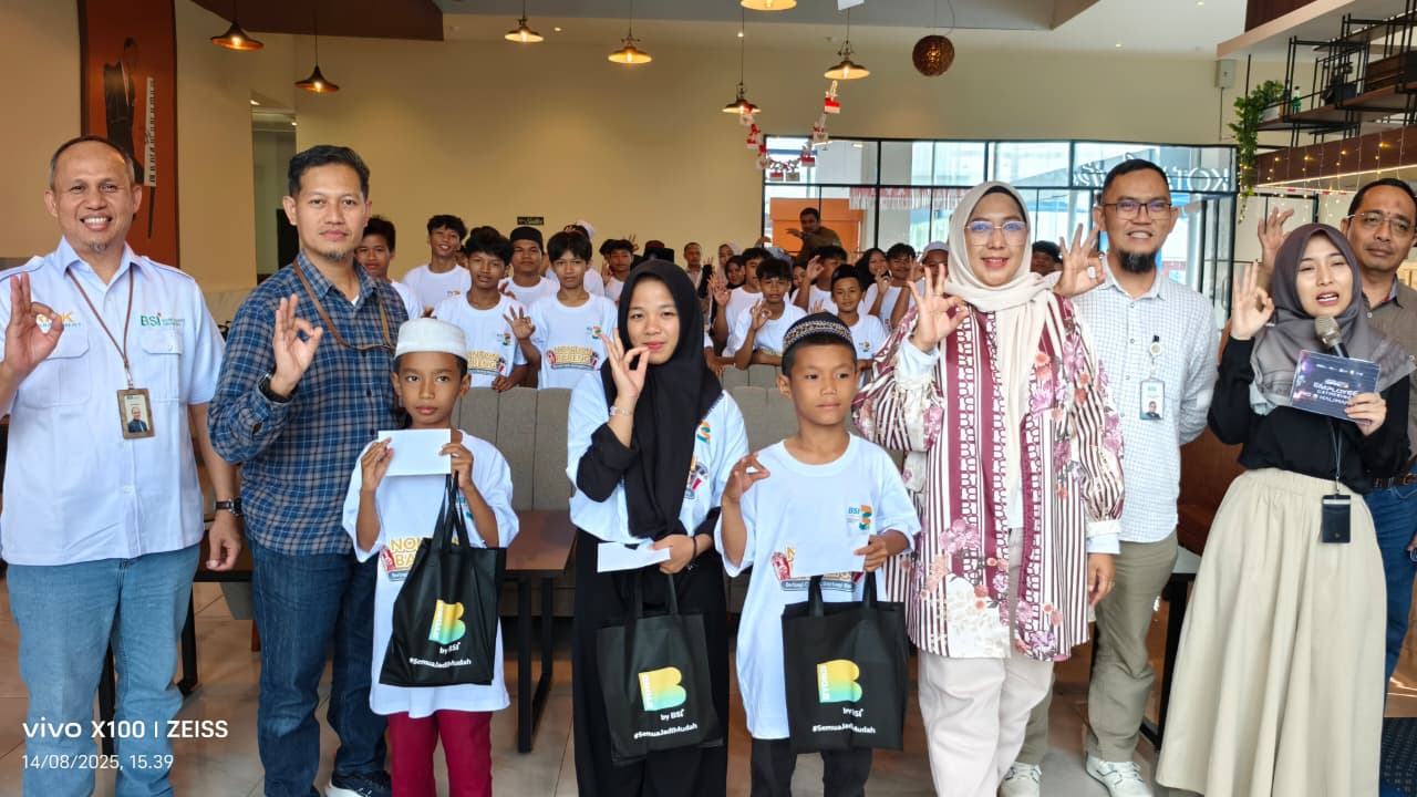 NONBAR: BSI Maslahat mengajak anak Panti Asuhan Intan Sari dan Panti Asuhan Sultan Suriansyah Banjarmasin nonton bareng, belum lama tadi.
