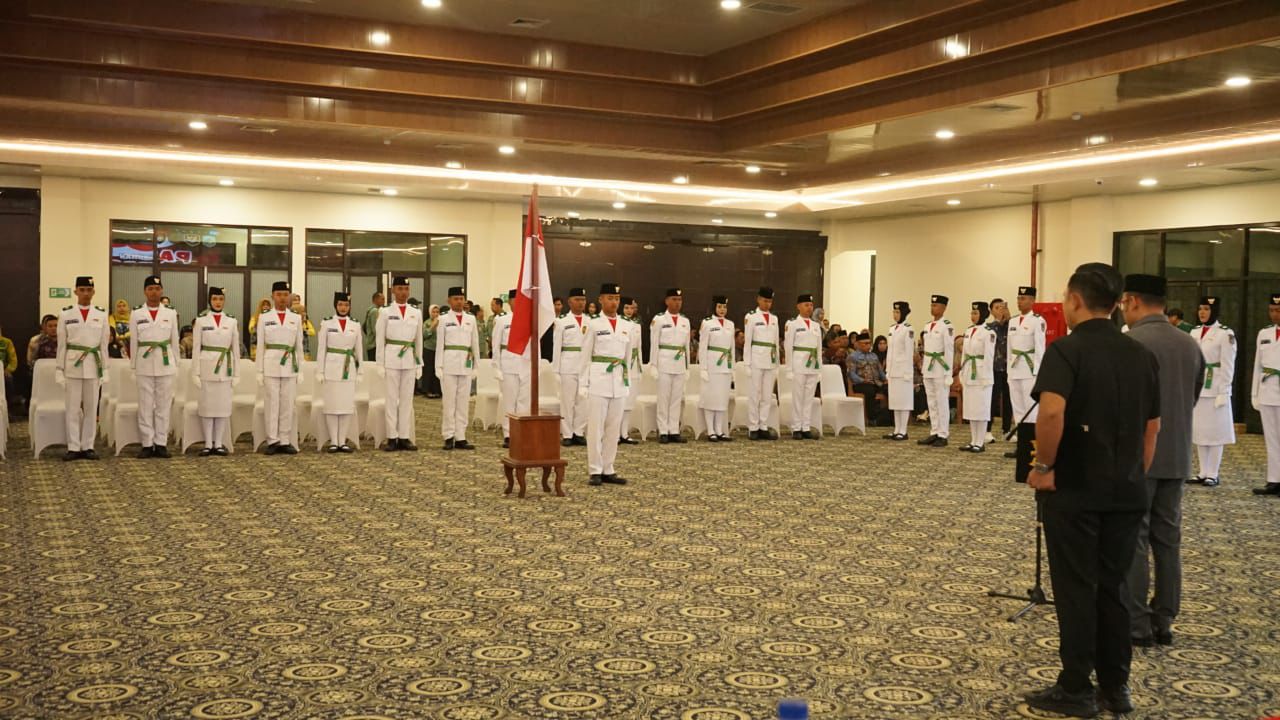 DIKUKUHKAN: 35 Capaska resmi dikukuhkan menjadi  Paskibraka oleh Wabup Kotabaru Syairi Mukhlis.