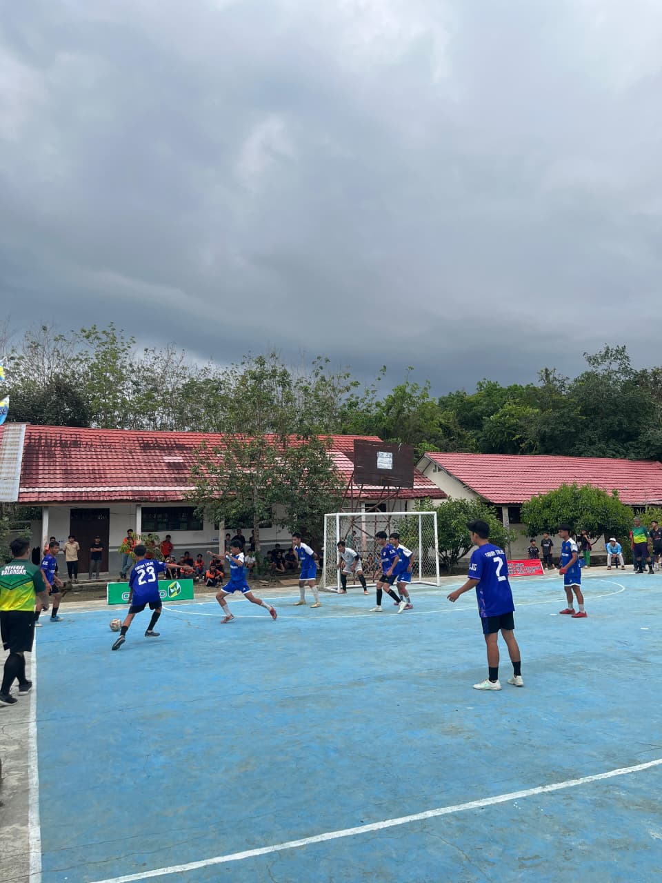 SENGIT: Laga final yang berlangsung sengit antara SMAN 1 Halong dan SMAN 1 Awayan berkesudahan dengan skor tipis 4-3.