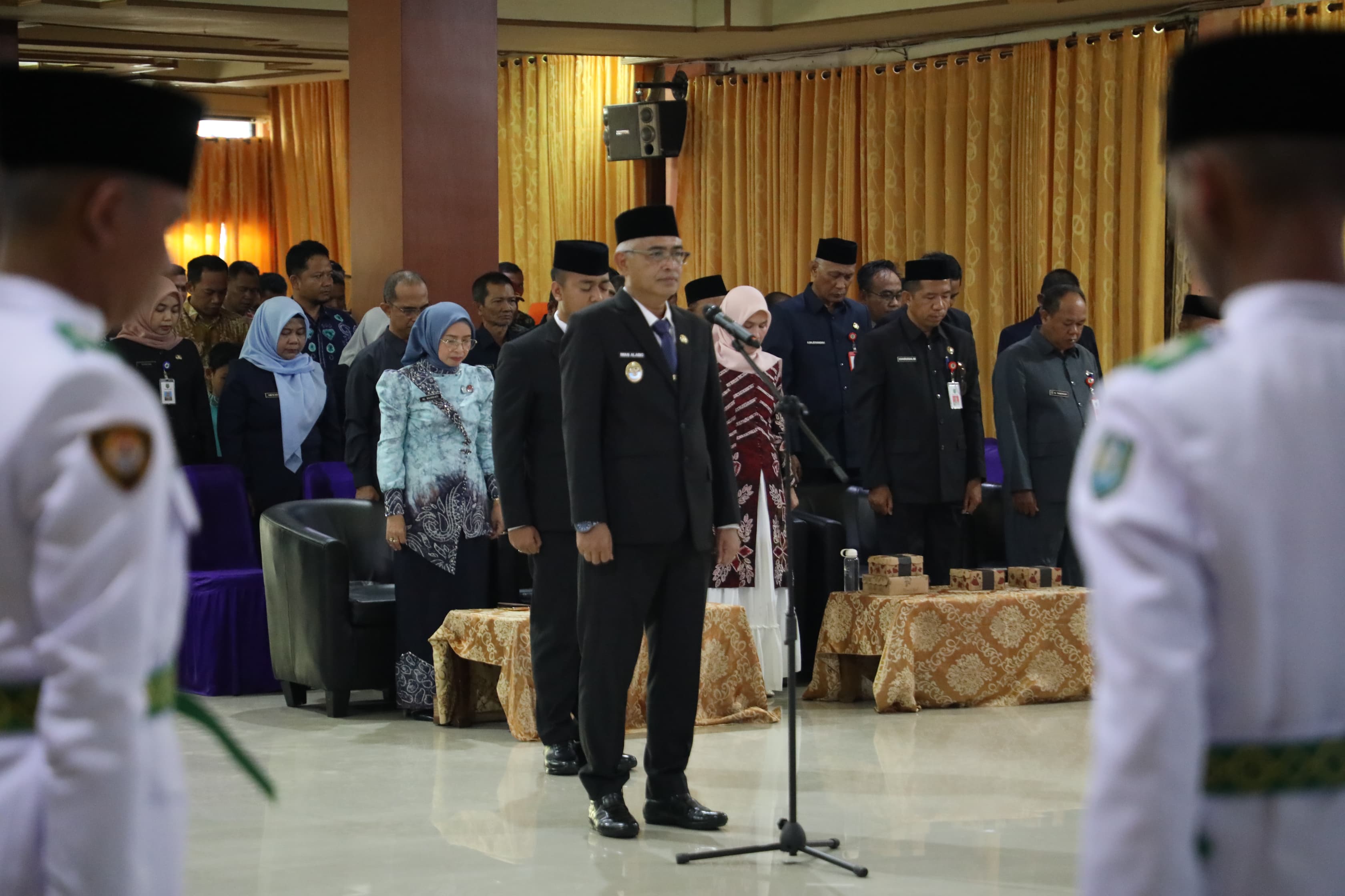 KHIDMAT:Wakil Bupati HSU, Hero Setiawan mengukuhkan Pasukan Pengibar Bendera Pusaka (Paskibraka) Kabupaten HSU tahun 2025, di Aula Dr KH Idham Chalid, Jumat (15/8/2025).