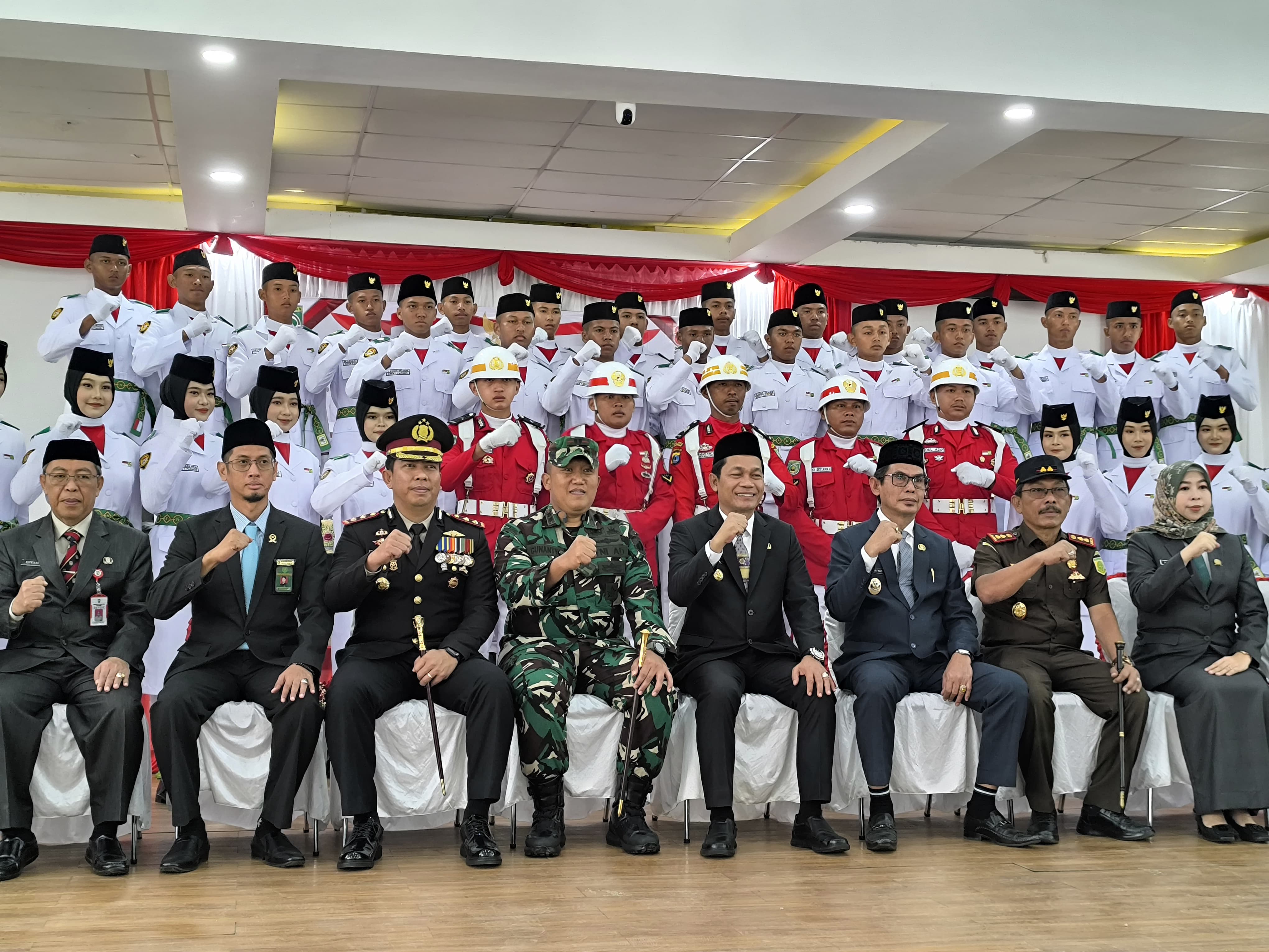 DIKUKUHKAN:31 pelajar terpilih resmi dikukuhkan sebagai anggota Paskibra Kabupaten Balangan 2025.