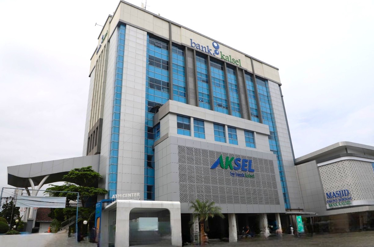 MUDAH : Kini makin mudah cetak rekening koran Bank Kalsel.