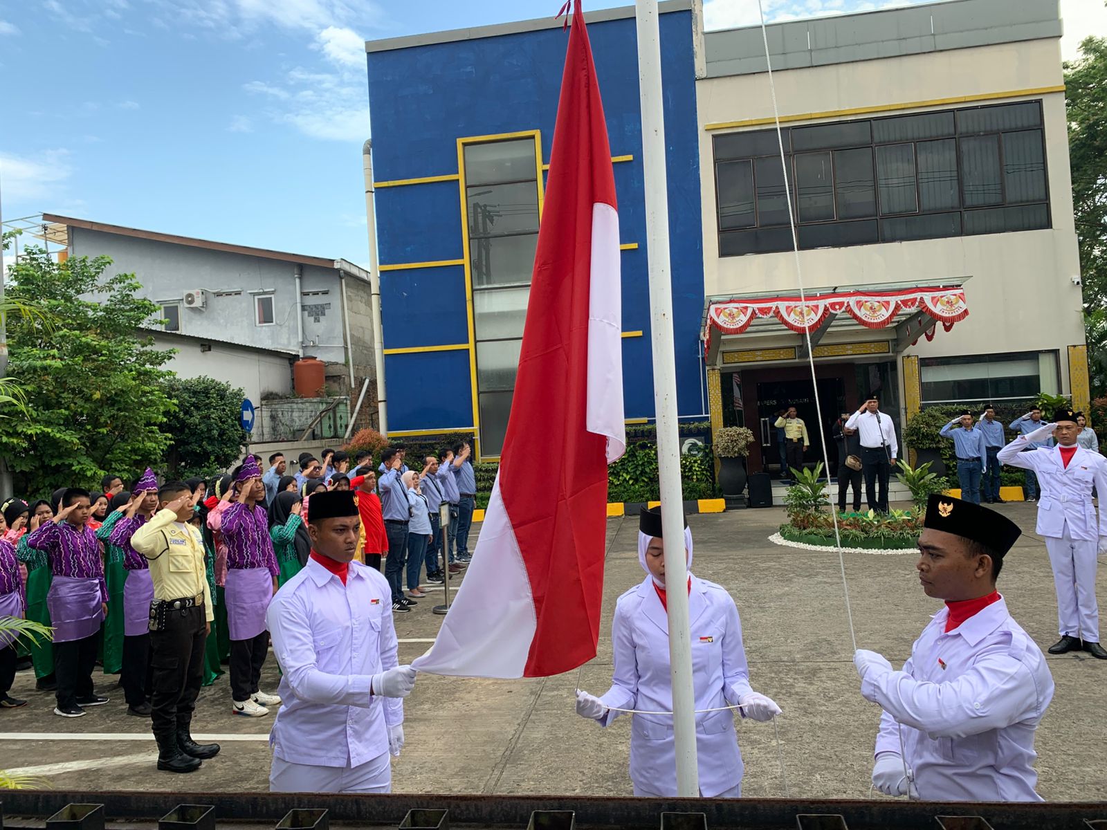 UPACARA: Upacara bendera di Kantor PAMA BBSO memperingati HUT ke-80 Republik Indonesia, Minggu Pagi (17/8).