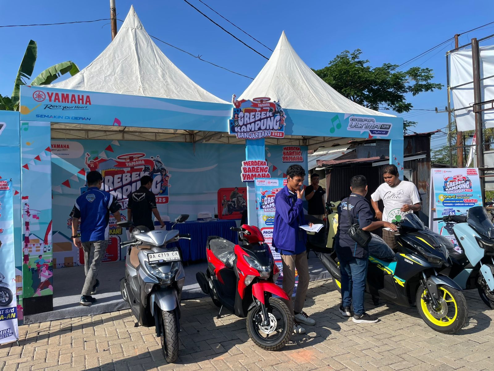 BANYAK PROMO: Aneka produk motor Yamaha yang ditampilkan PT STSJ Yamaha Kalselteng di acara Grebek Kampung Banjarbaru 2025 di Pasar Laura Baru Banjarbaru, belum lama tadi.