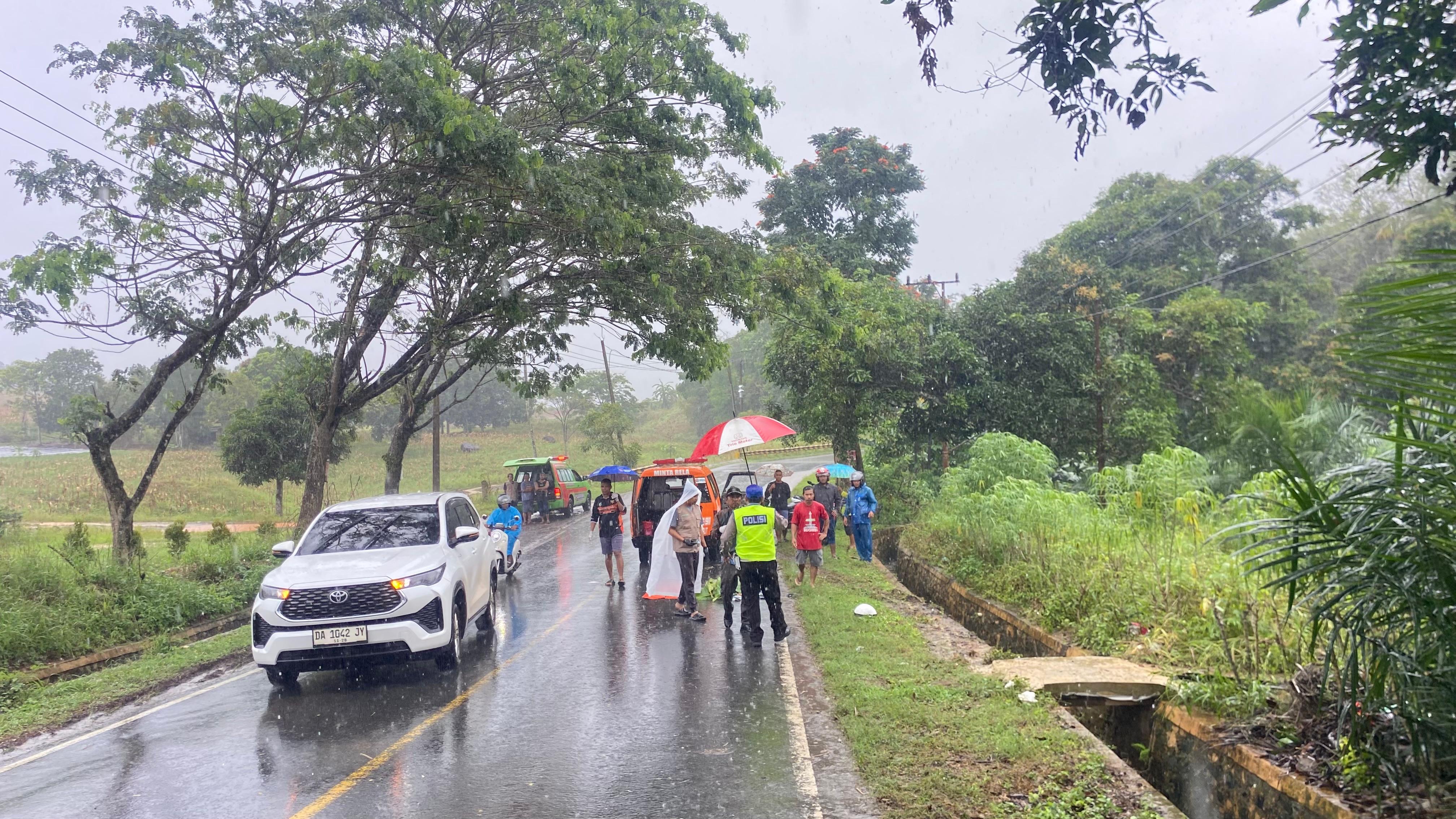 SIGAP: Personil Satlantas Polres Tala mendatangi lokasi laka lantas di Desa Tampang, Kecamatan Pelaihari.