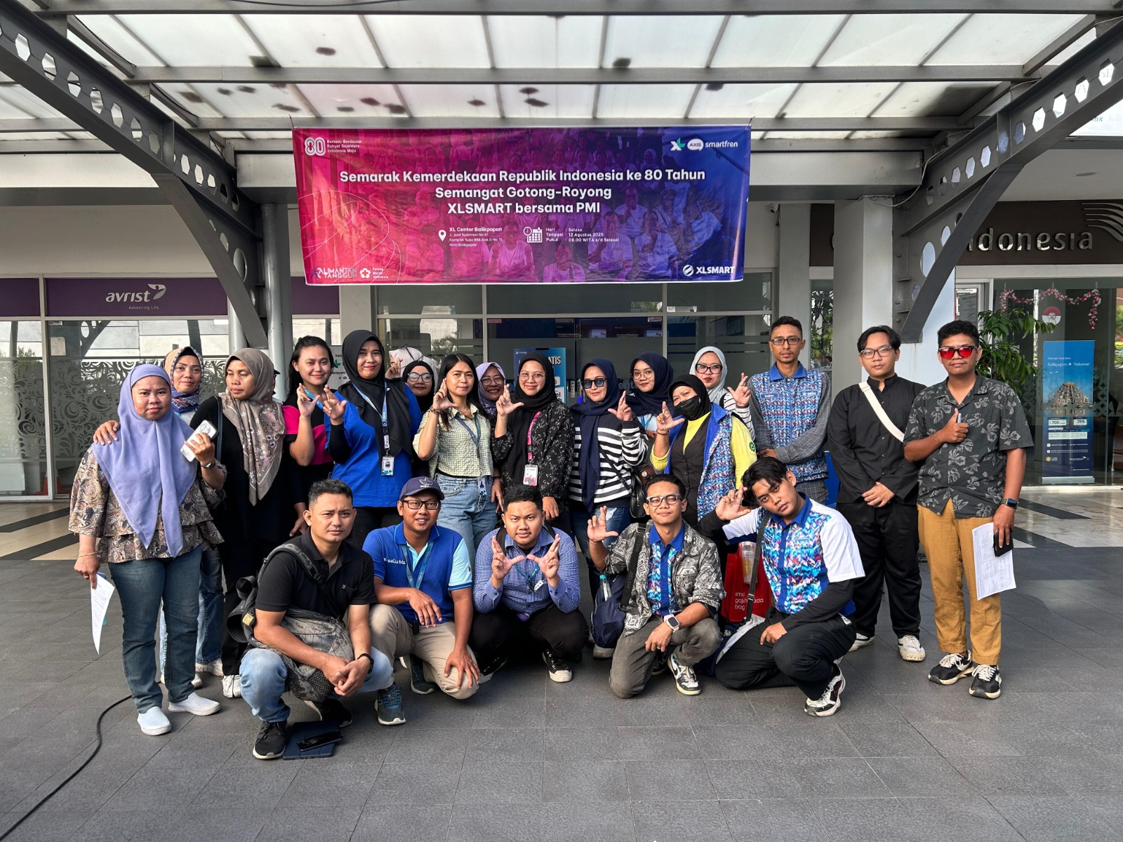 Perwakilan dari XLSMART dan PMI turut hadir dalam acara di beberapa kota untuk menunjukkan dukungan terhadap kegiatan puncak Donor Darah Serentak XLSMART.