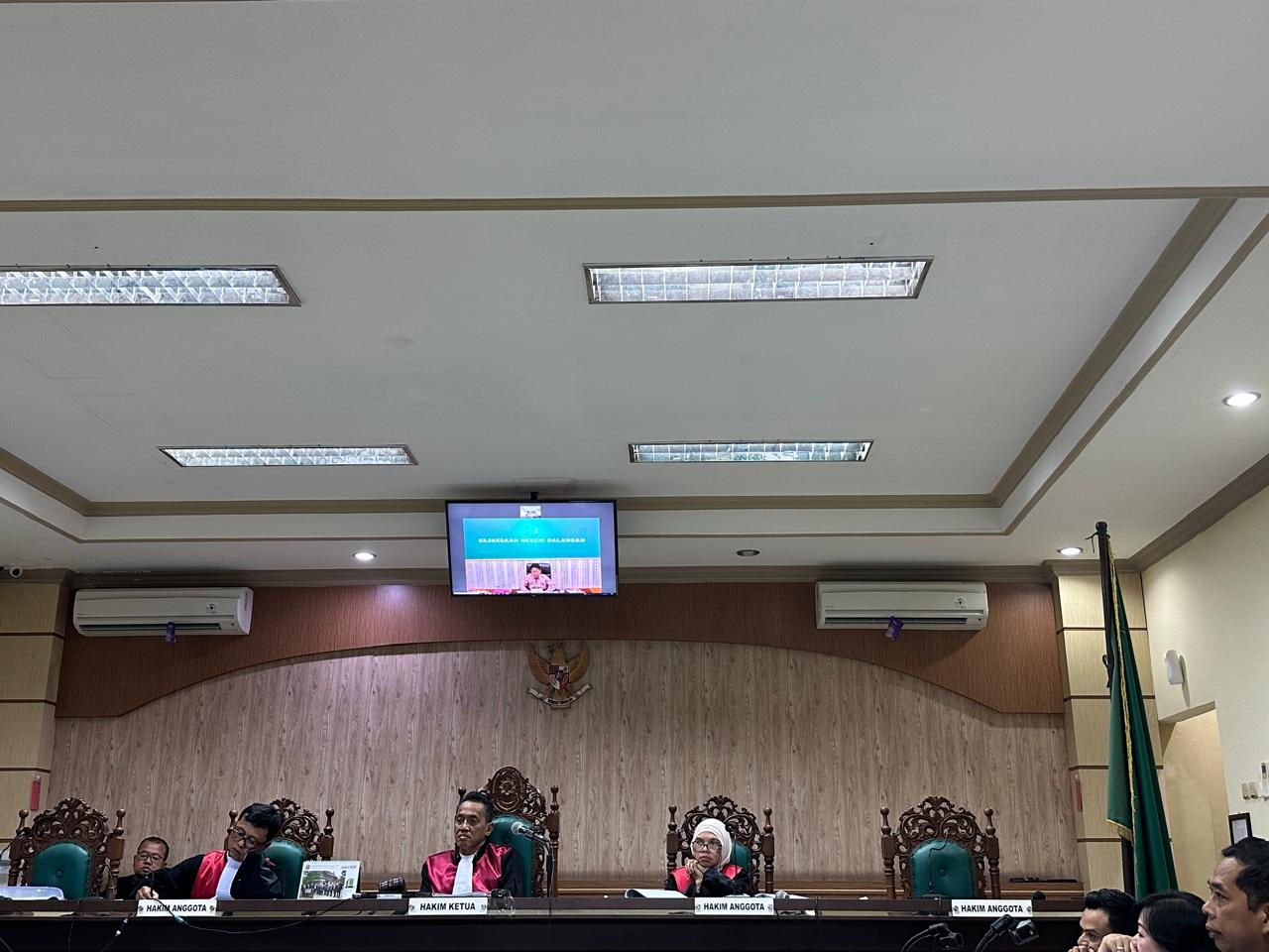 BERI KETERANGAN: Bupati Balangan Abdul Hadi menjadi saksi pada sidang dugaan korupsi di PT Asabaru Daya Cipta Lestari (Perseroda) Balangan, Kamis (21/8/2025).
