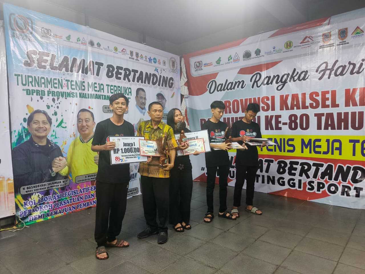 TENIS MEJA: Para juara di turnamen tenis meja DPRD Kalsel yang berlangsung 20-21 Agustus di Basement Gedung B DPRD Kalsel.