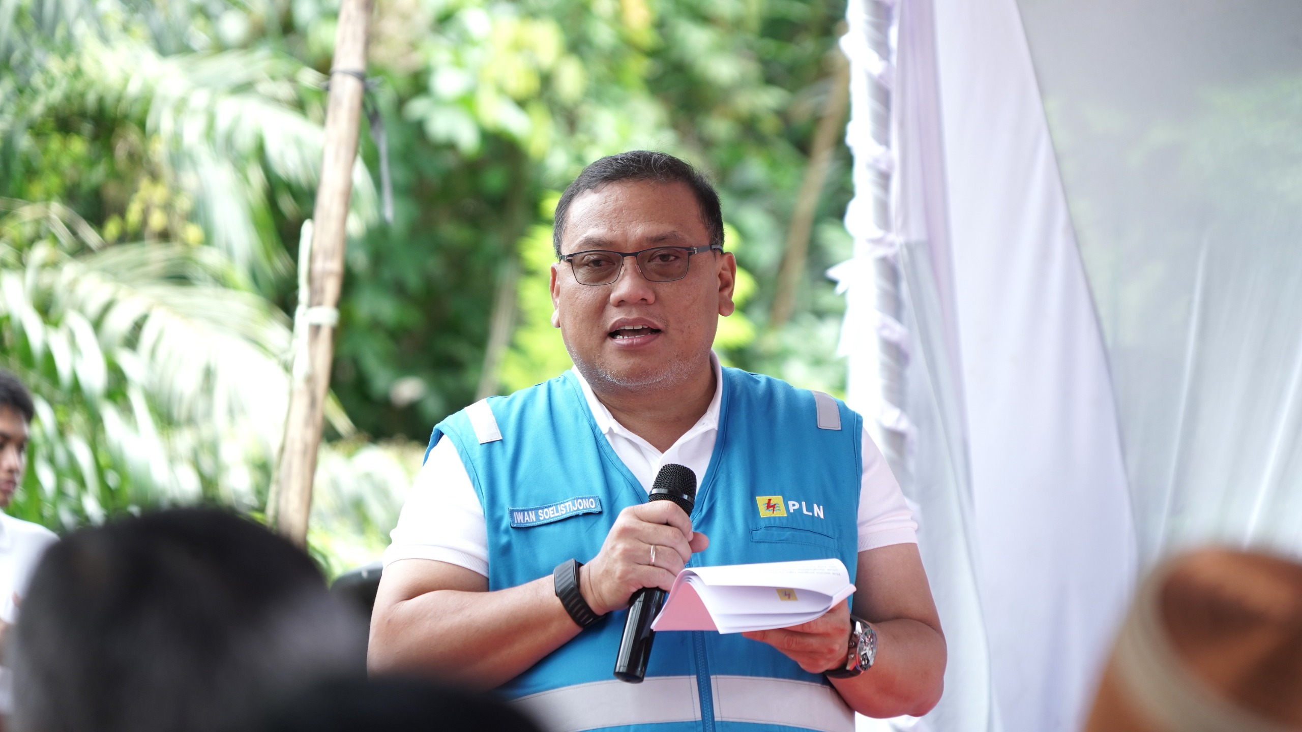 KONTRIBUSI:GM PLN UID Kalselteng, Iwan Soelistijono menyampaikan program LUTD murni dibiayai dari donasi para pegawai PLN yang dengan tulus menyisihkan sebagian penghasilannya.