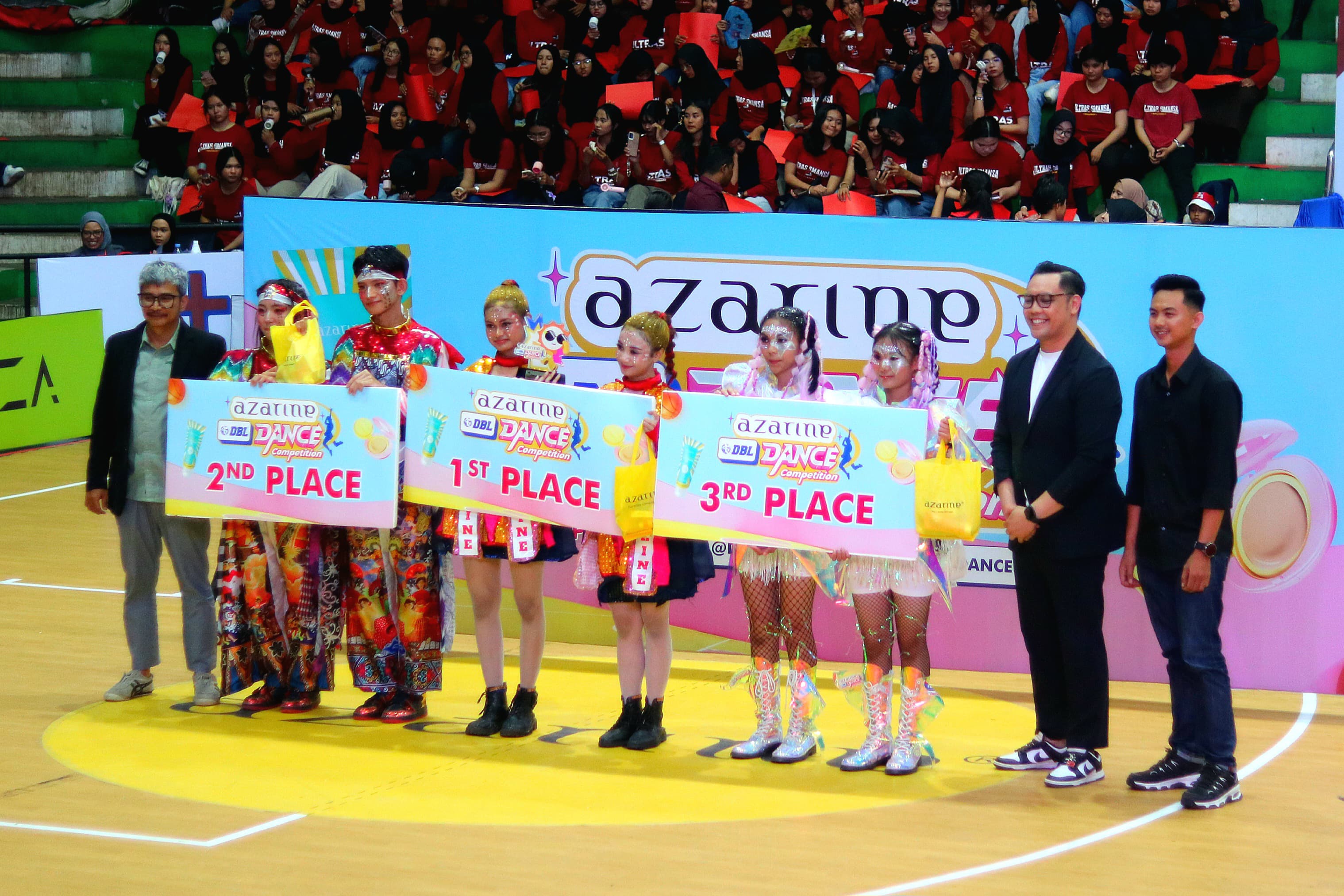 TIGA TERBAIK:Pengumuman pemenang Azarine DBL Dance Competition di Banjarmasin, Jumat (22/8/2025).
