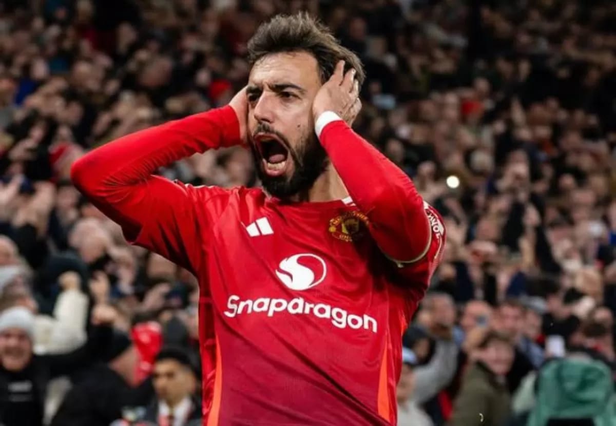 WAJIB MENANG: Selebrasi pemain Man United Bruno Fernandes saat berhasil mencetak gol ke gawang lawan.