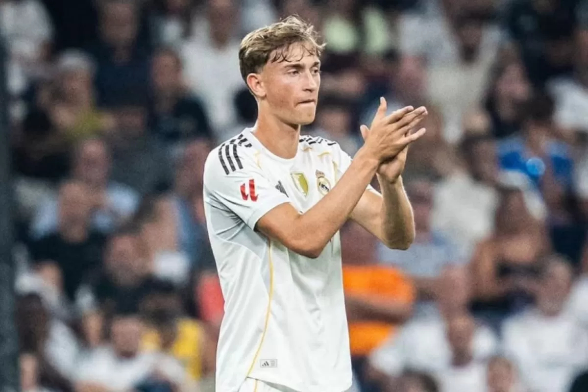 GEMILANG: Bek tengah Real Madrid Dean Huijsen tampil gemilang saat menjalani laga debut bersama Los Blancos, Rabu (20/8).