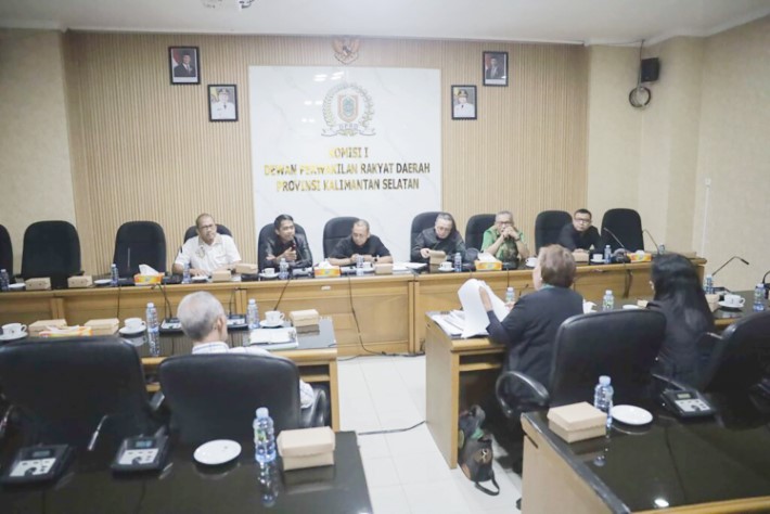 MEDIASI: Komisi I DPRD Provinsi Kalimantan Selatan menggelar rapat dengar pendapat dengan pihak-pihak yang bersengketa.
