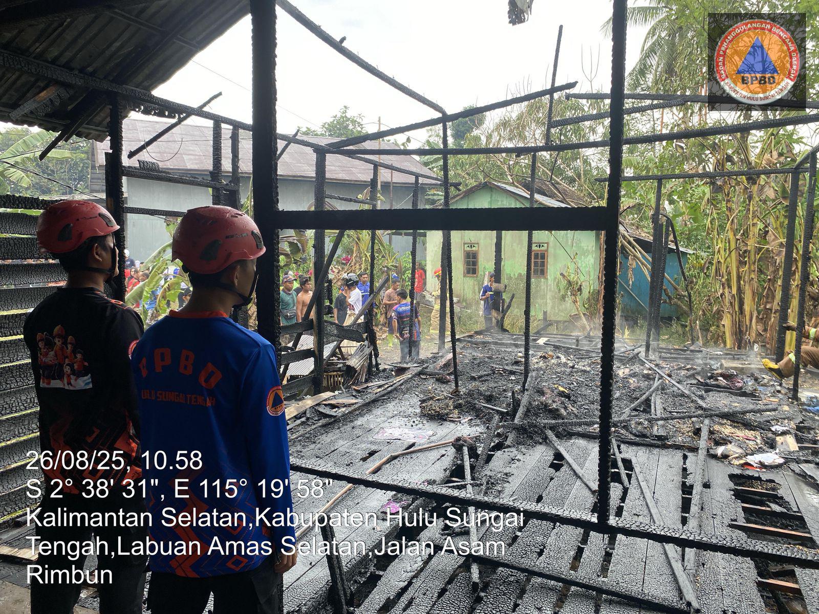 HANGUS: Kebakaran di Desa Pantai Hambawang Timur menghanguskan dua rumah. (Foto: BPBD HST untuk Radar Banjarmasin).