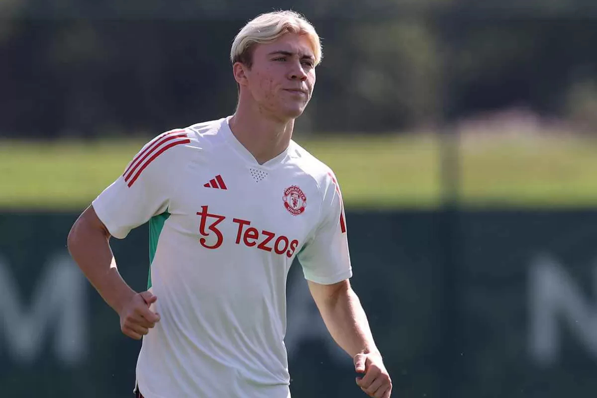 MENINGGALKAN: Rasmus Hojlund dikabarkan semakin dekat meninggalkan Manchester United untuk bergabung dengan Napoli.