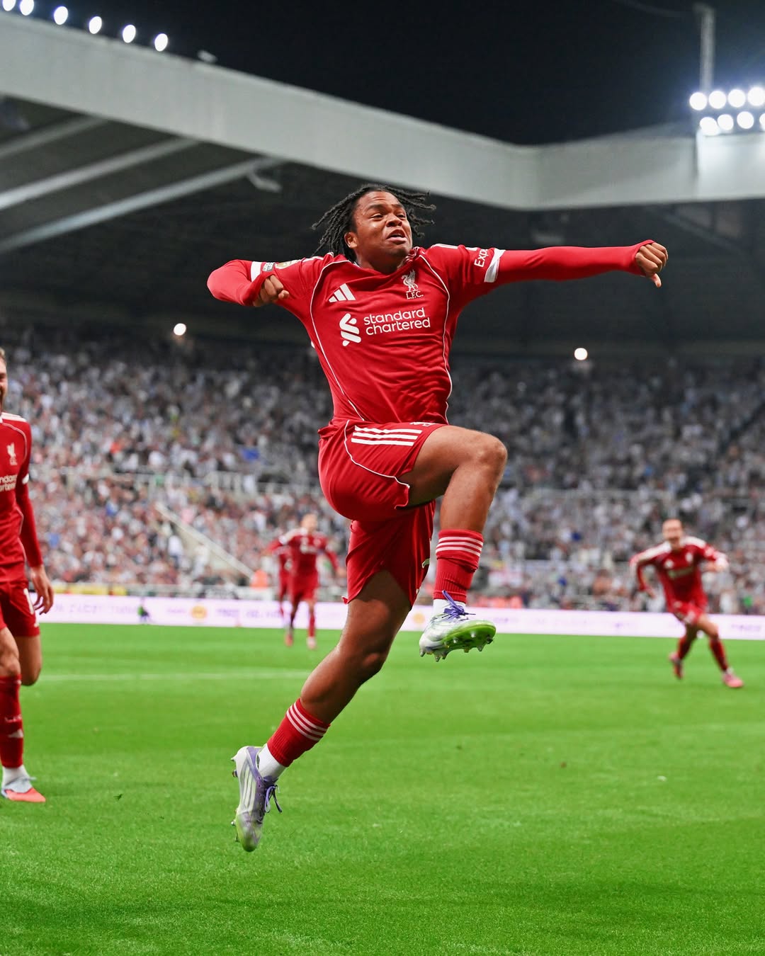 BERHASIL: Rio Ngumoha, bocah 16 tahun, tampil spektakuler yang berhasil membawa kemenangan untuk Liverpool pada laga tandang kontra Newcastle, Selasa (26/8).