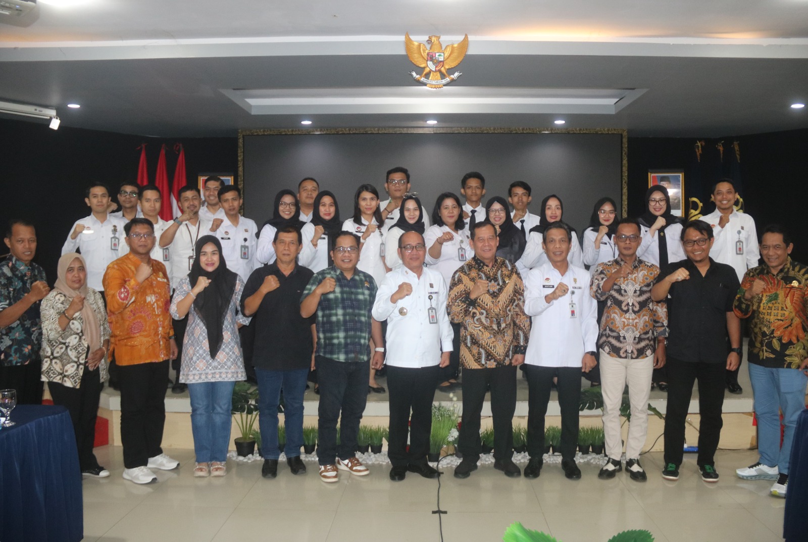 FOTO BERSAMA:Jajaran Kanwil Kemenkum Kalsel berfoto bersama anggota Komisi I DPRD Purworejo.