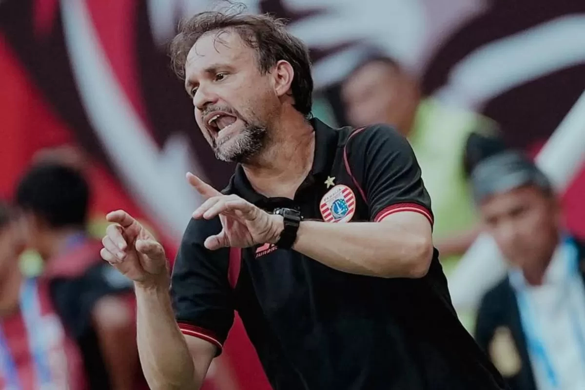 WASPADA: Mauricio Souza waspadai ledakan Dewa United saat jamu Persija Jakarta di pekan 4 Super League 2025/2026. (Media Persija)