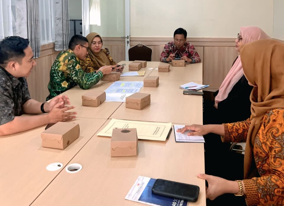 KONSULTASI: KPID Kalsel periode 2025&ndash;2028 menempuh jalur tabayun melalui konsultasi resmi dengan BPKAD dan Biro Hukum Setdaprov Kalsel terkait polemik uang kehormatan. (KPID Kalsel)