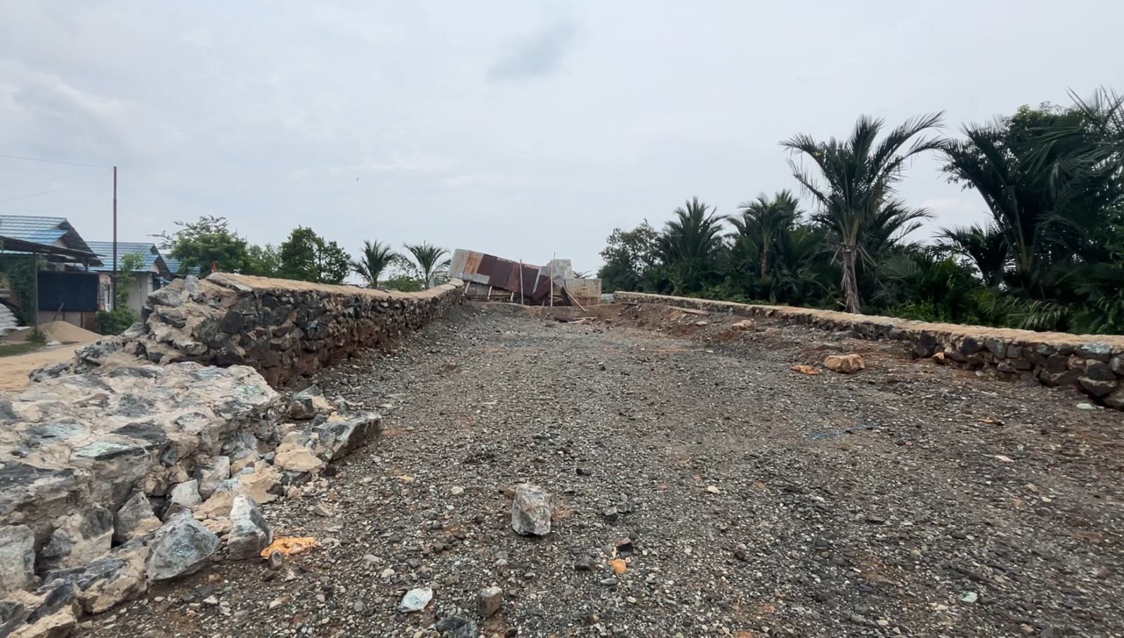 Proyek Jembatan Cusa di Banjarmasin Utara yang dianggap warga terbengkalai.