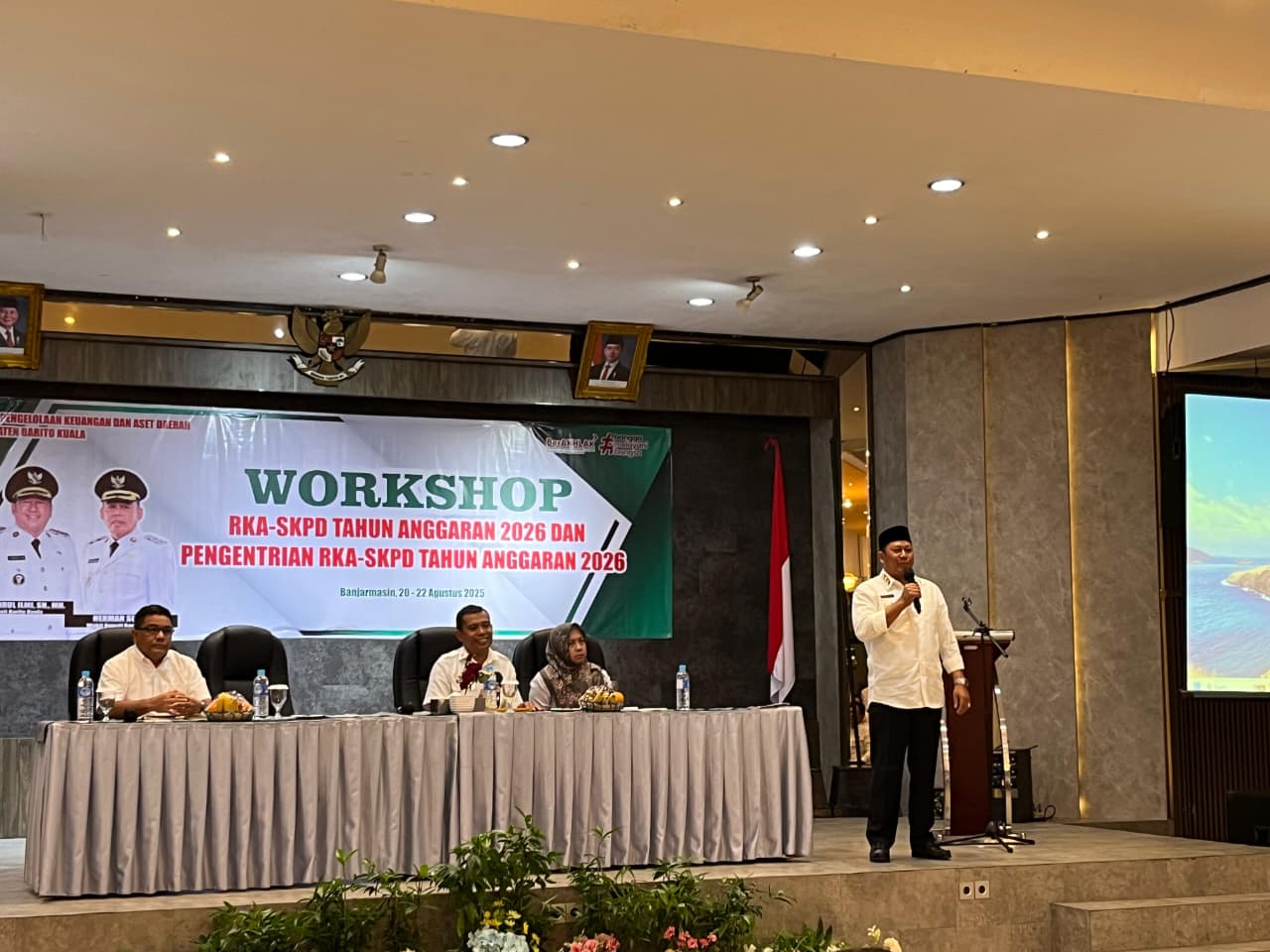 WORKSHOP:Bupati Batola H Bahrul Ilmi dalam sambutanya di kegiatan membahas Rencana Kerja dan Anggaran Satuan Kerja Perangkat Daerah (RKA-SKPD) Tahun Anggaran 2026, yang digelar di Hotel Roditha Banjar