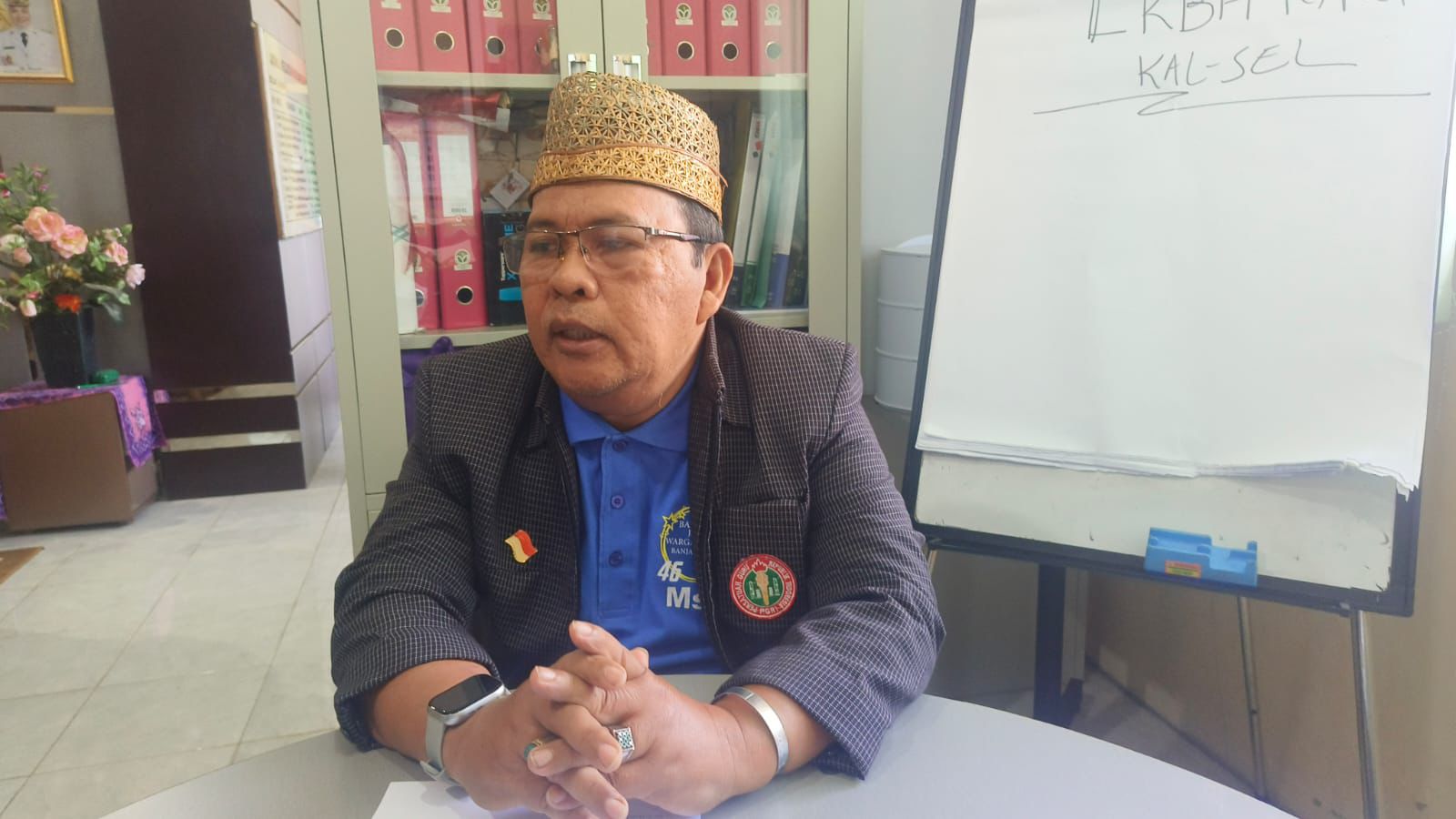 KUASA HUKUM: Ketua LKBH PGRI Kalsel, Mukhlis Takwin, menyampaikan pihaknya sudah menunjuk tim pengacara untuk mendampingi para guru yang menjadi tersangka.