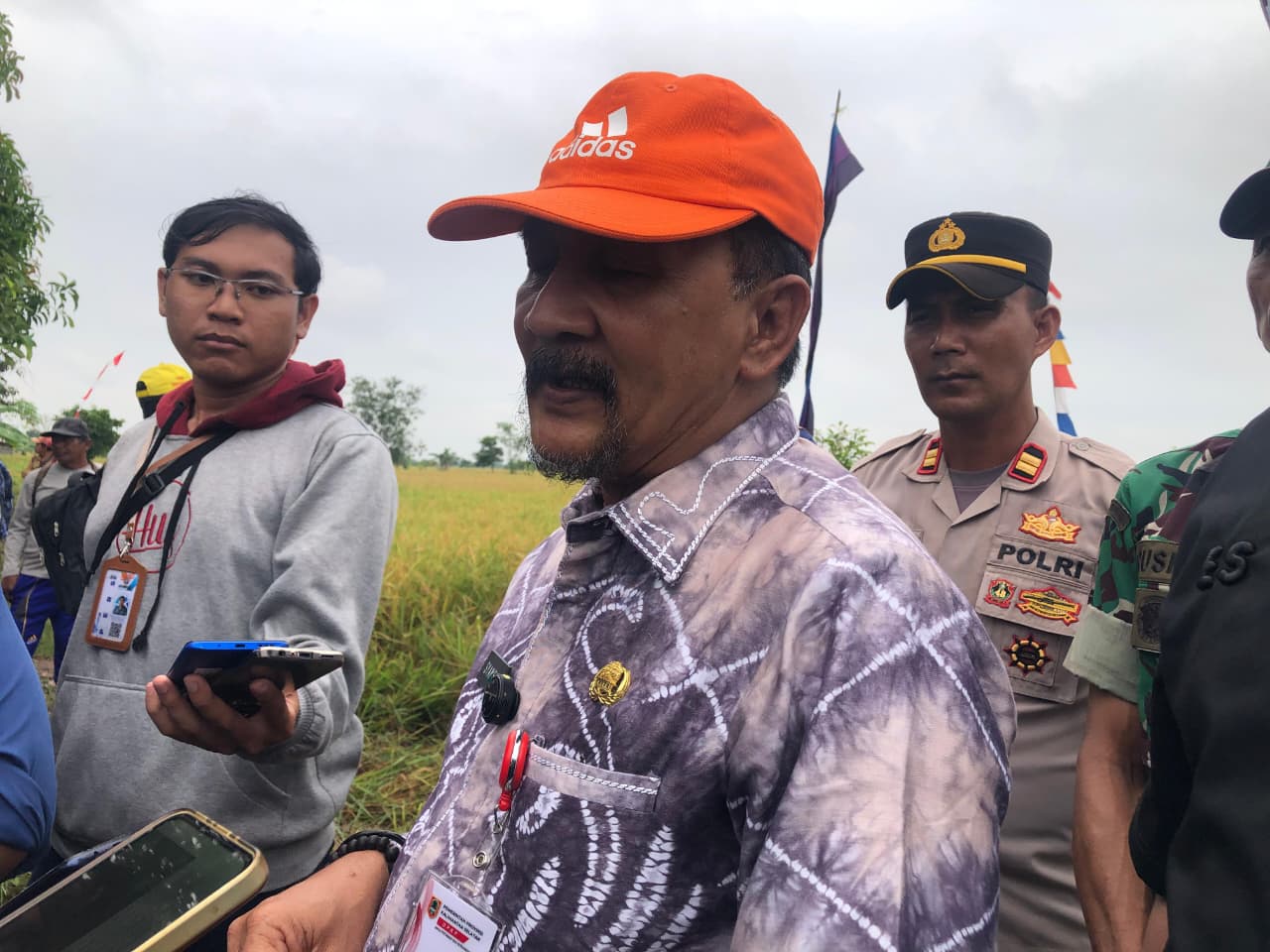 WAWANCARA: Kepala Dinas Pertanian dan Ketahanan Pangan (DPKP) Provinsi Kalsel, Syamsir Rahman saat diwawancarai.