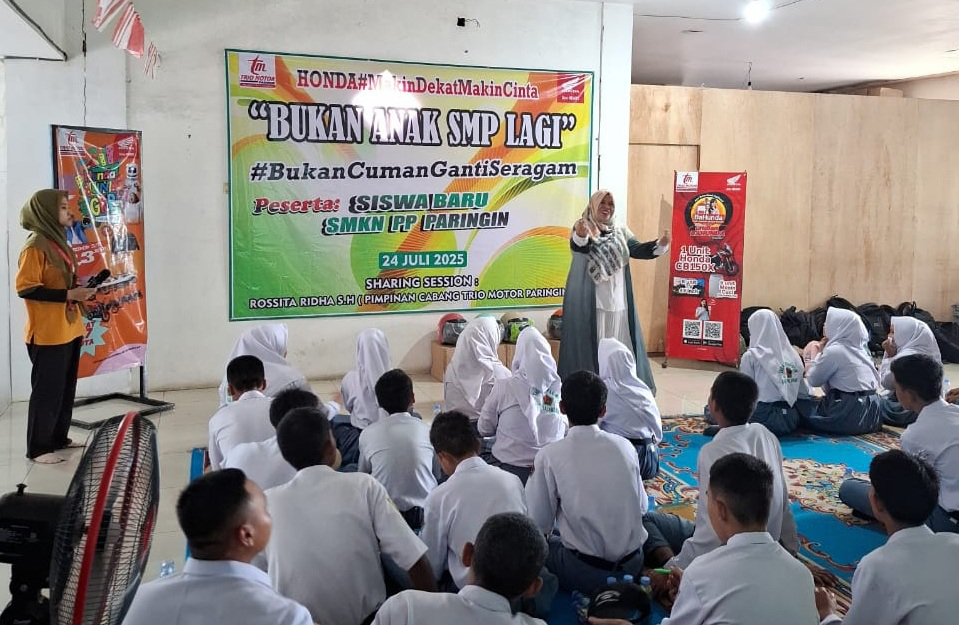 KOMITMEN: Trio Motor berkomitmen membina anak muda dengan menggelar sharing session bertema "Bukan Anak SMP Lagi" di SMK PP Paringin.