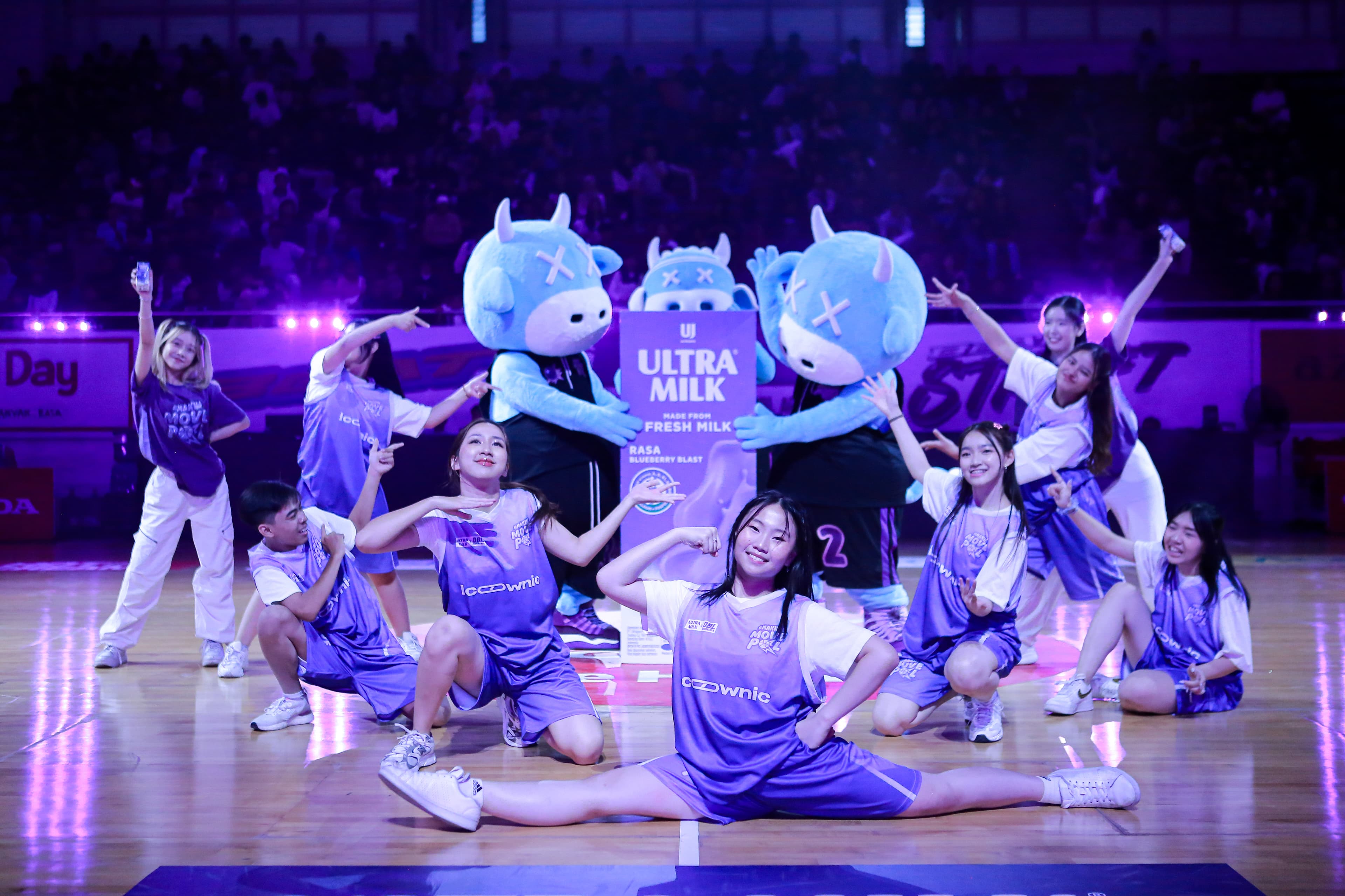 RASA BARU: Ultra Milk meluncurkan susu varian barunya, Blueberry Blast di Honda DBL with Kopi Good Day 2025 East Java-North atau DBL Seri Surabaya, Jumat (29/8/2025).