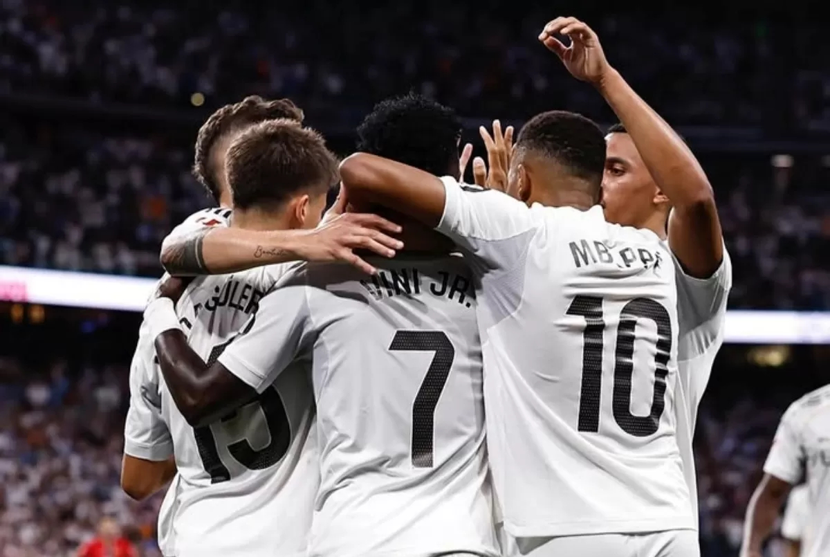 MERAYAKAN: Pemain Real Madrid saat merayakan gol pada laga melawan Mallorca di Santiago Bernabeu, Minggu (31/8).