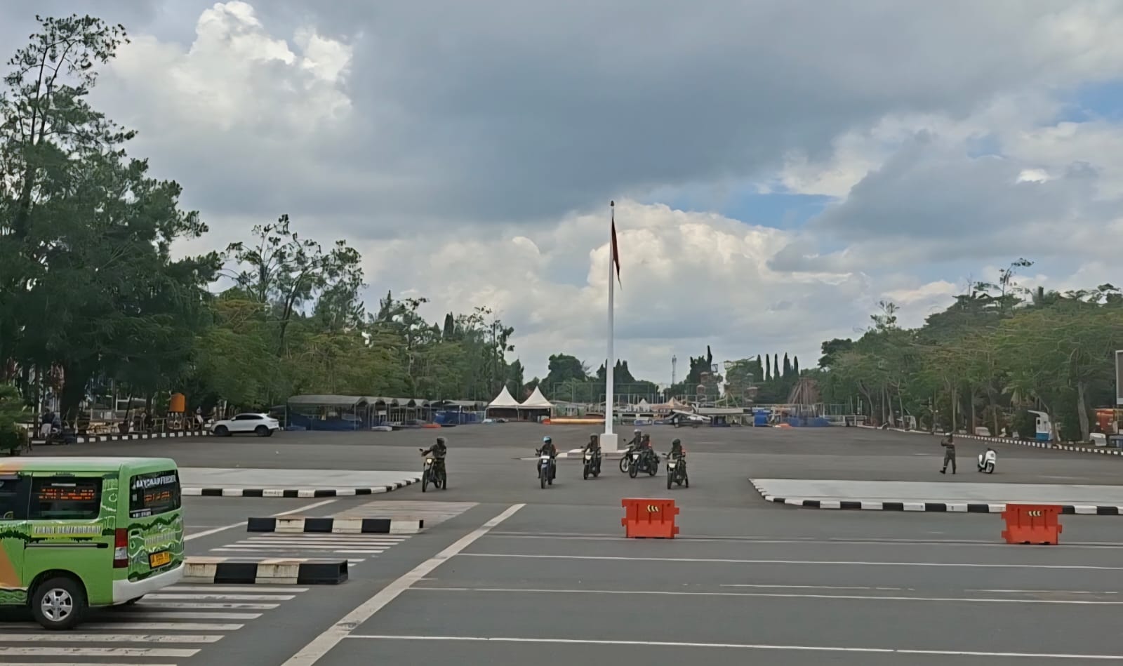 Situasi terkini di Lapangan Murjani depan Balai Kota Banjarbaru dipastikan aman.