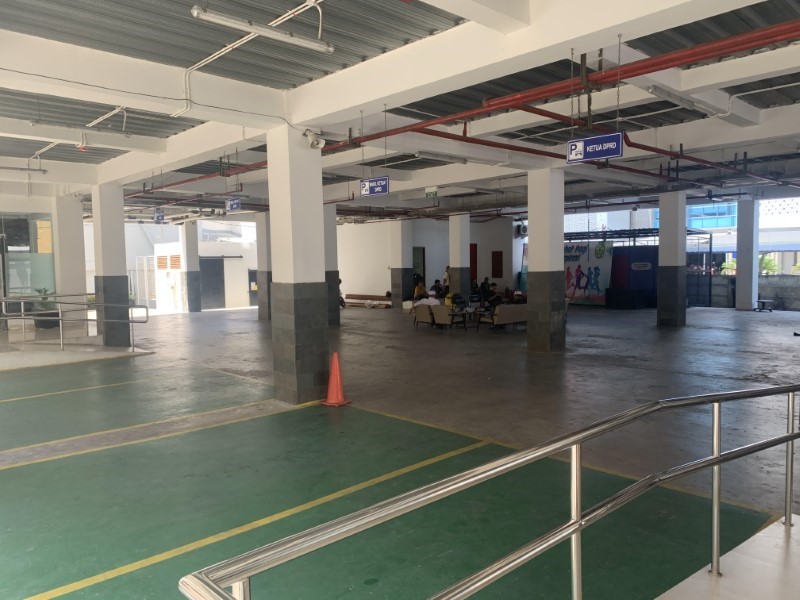ANTISIPASI: Area parkiran Gedung DPRD Banjarmasin di Jalan Lambung Mangkurat dikosongkan.