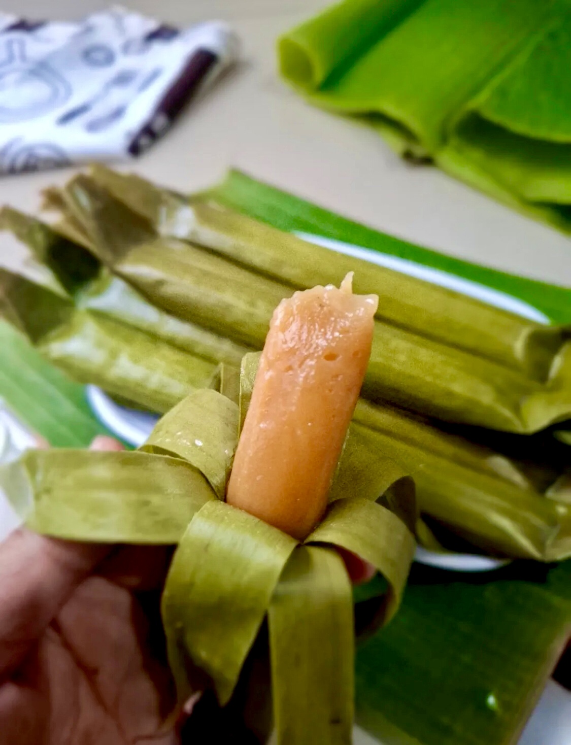 PUPUDAK: Kue tradisional khas Banua berbentuk lonjong yang dibungkus daun pisang.