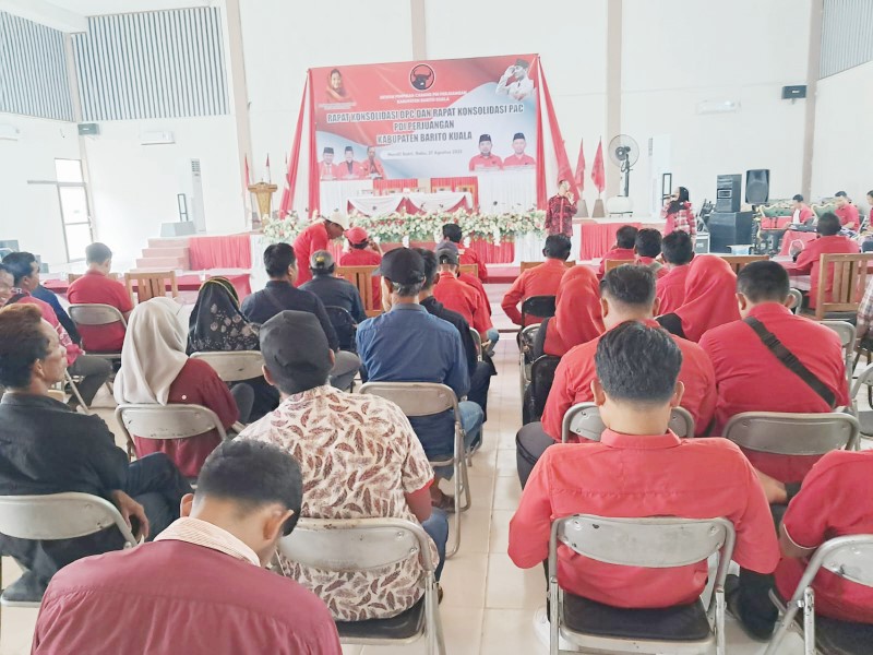 RAPAT INTERNAL: Pj DPC PDIP Barito Kuala, H Hermansyah melaksanakan rapat bersama internal partai.