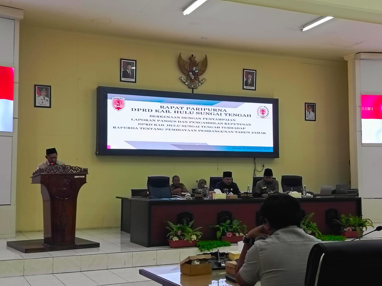 PARIPURNA: Rapat Paripurna DPRD HST pengesahan Perda pembiayaan pembangunan tahun jamak, Senin (1/8/2025) sore.