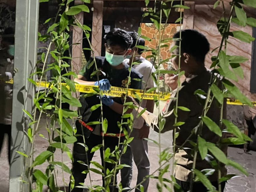 OLAH TKP: Jajaran Satreskrim Polres Tabalong saat berada di TKP.