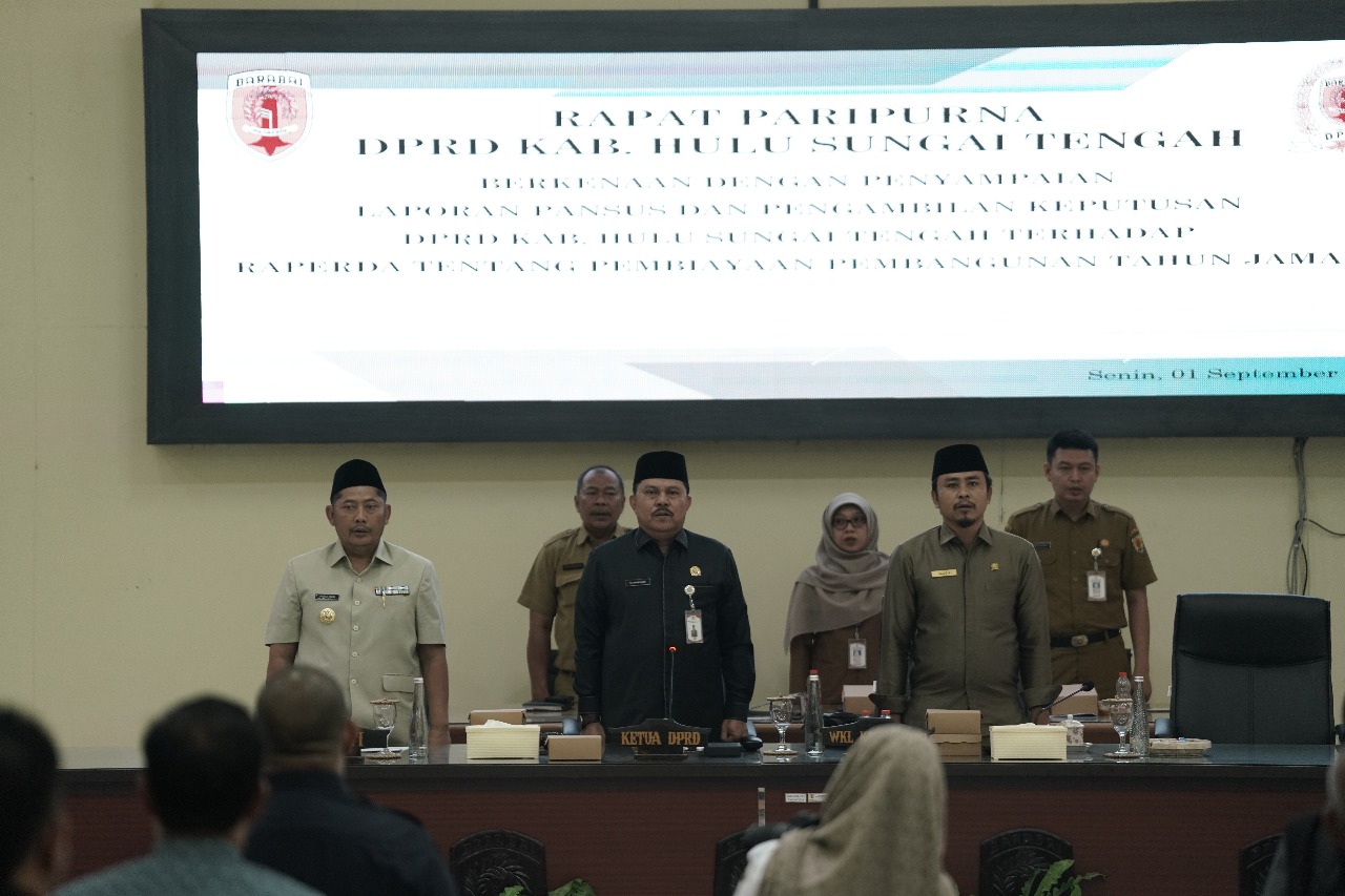 PARIPURNA:Bupati Kabupaten HST, Samsul Rizal menghadiri rapat paripurna pengesahan Perda pembiayaan tahun jamak.