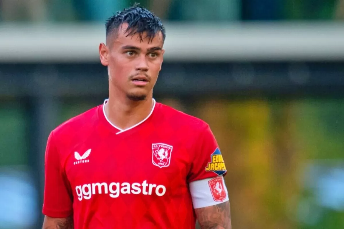 GAGAL: Mees Hilgers gagal pindah ke liga top Eropa, namun peluangnya ke liga lain masih terbuka hingga September 2025.