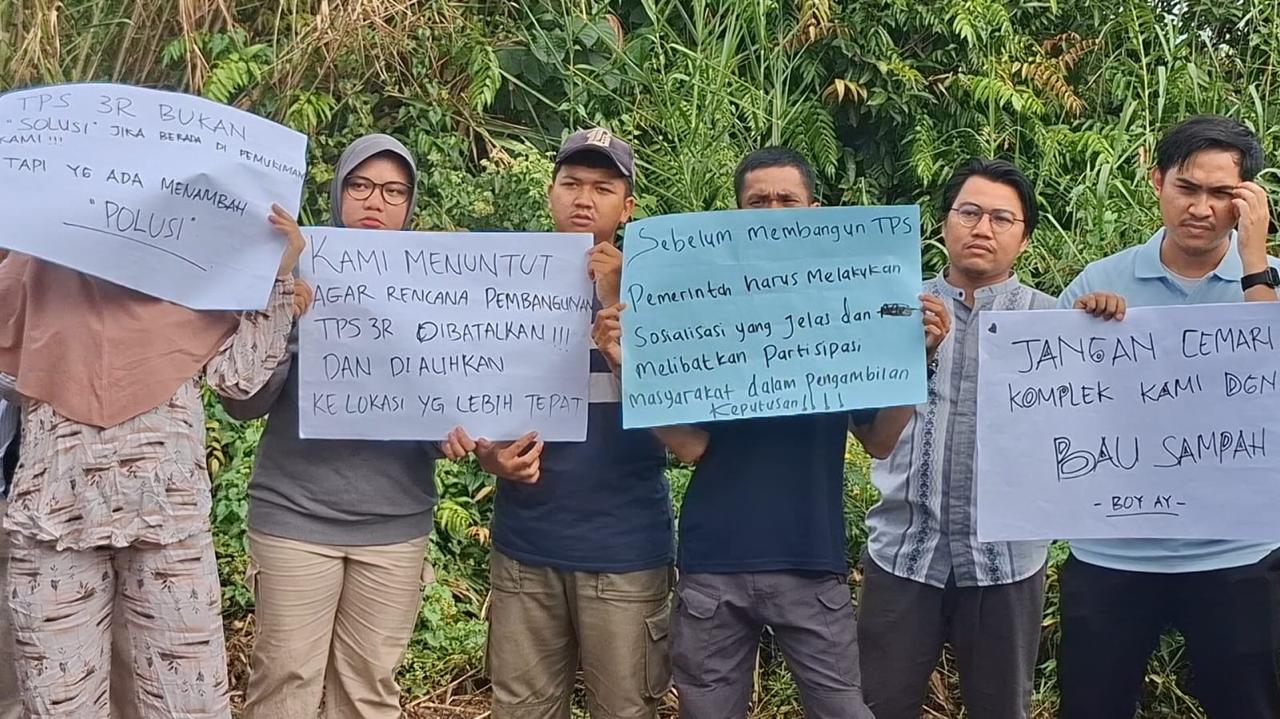 PROTES:Warga Komplek Ar Rahman secara tegas menolak pembangunan TPS3R dilingkungan.