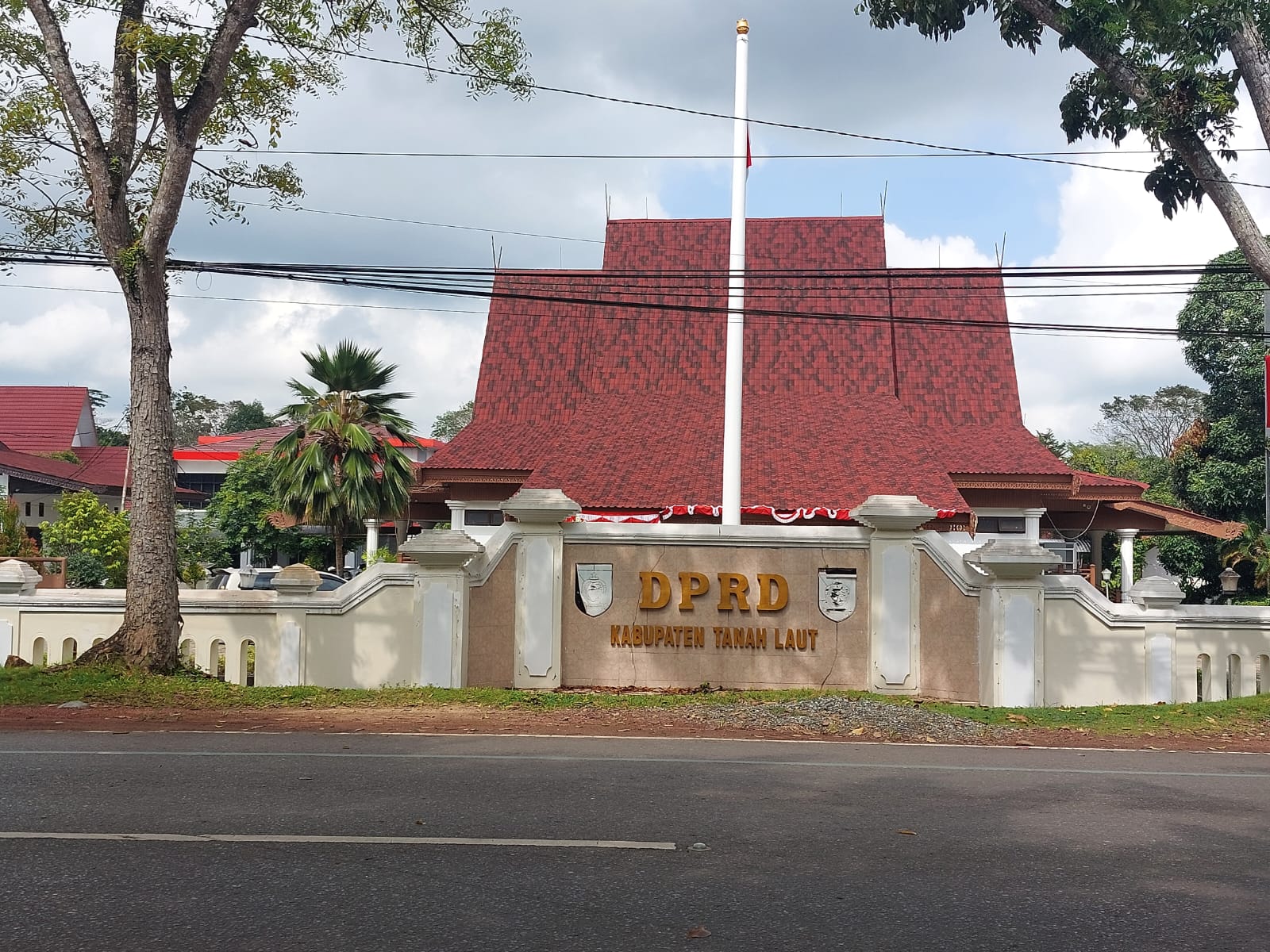 RUMAH RAKYAT: Kantor DPRD Tala di Jalan A Syairani Komplek Perkantoran Pelaihari.
