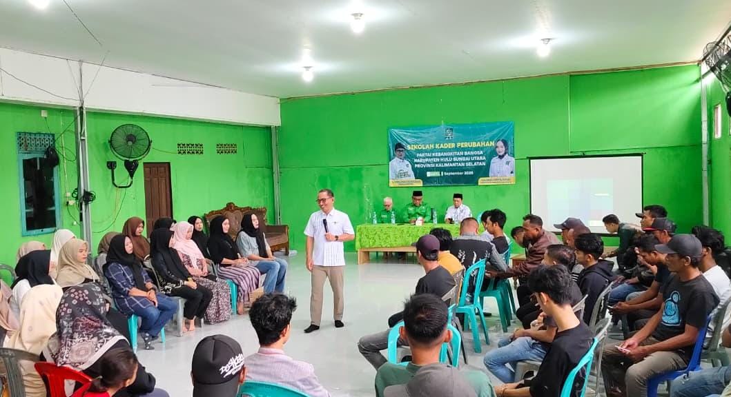 KEGIATAN: DPC PKB HSU saat melaksanakan kegiatan sekolah kader perjuangan di aula serbaguna Desa Kota Raja, Kecamatan Amuntai Tengah.