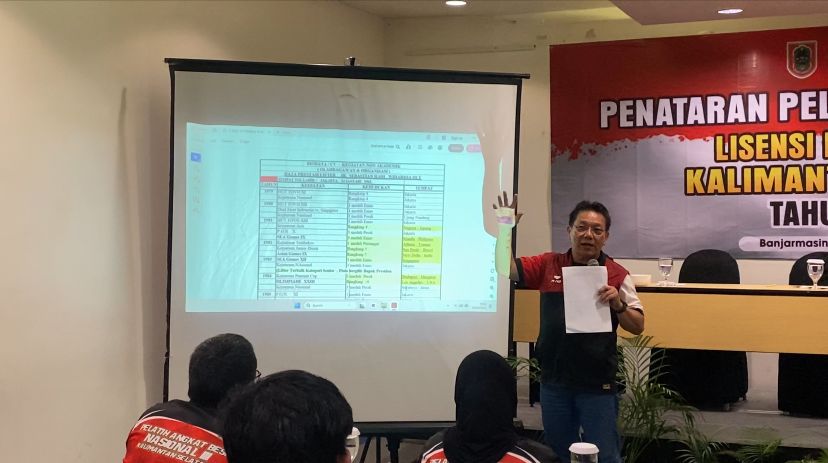 Peserta antusias mengikuti sesi materi bersama pemateri nasional dalam Pelatihan Pelatih Angkat Besi Level 3 di Banjarmasin.(M Idris Jian Sidik)
