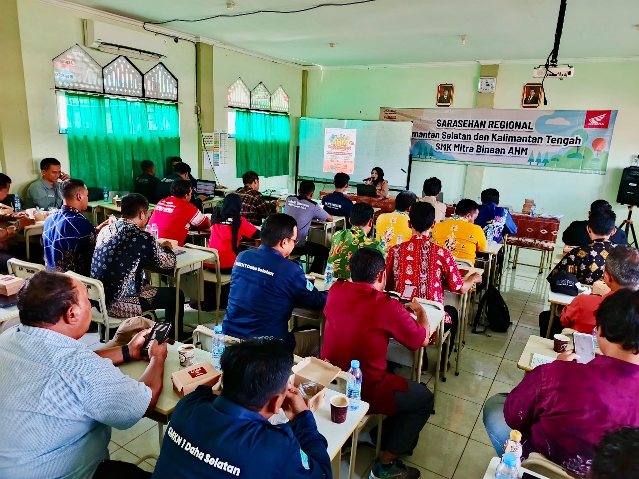 PERKUAT SINERGI:Kegiatan sarasehan SMK Binaan Honda di SMK Islam Sabillal Muhtadin Banjarmasin, awal Agustus tadi.